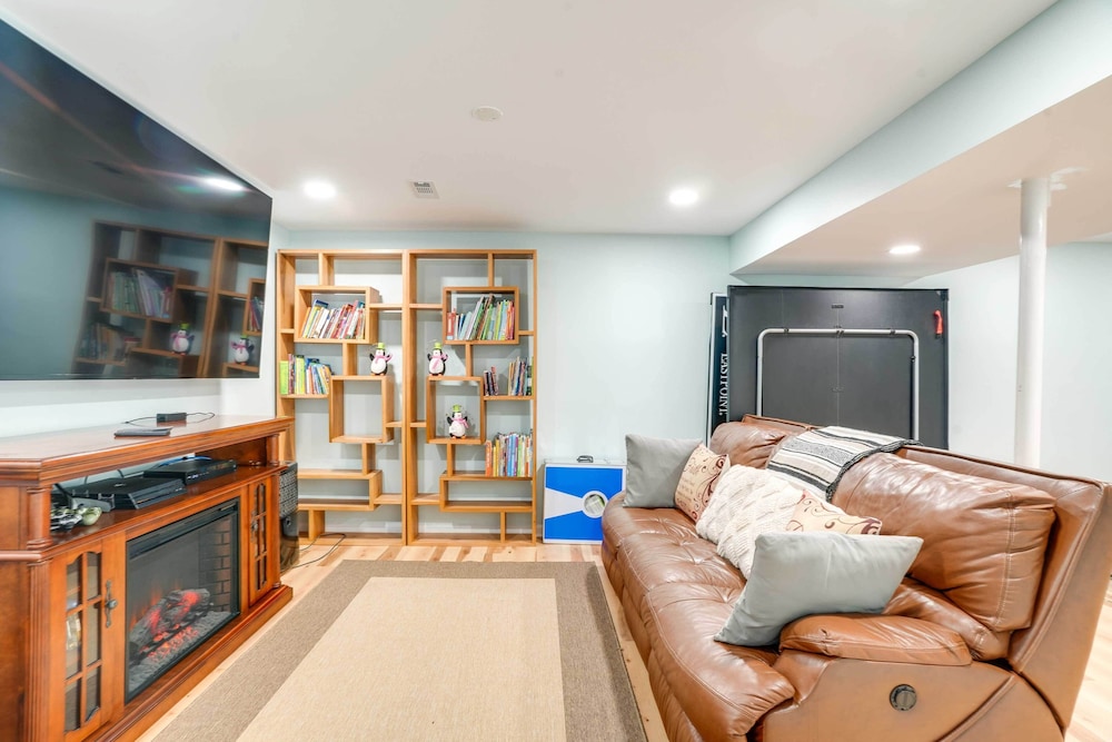 Front Royal Studio w/ Mtn Views & Brick Oven