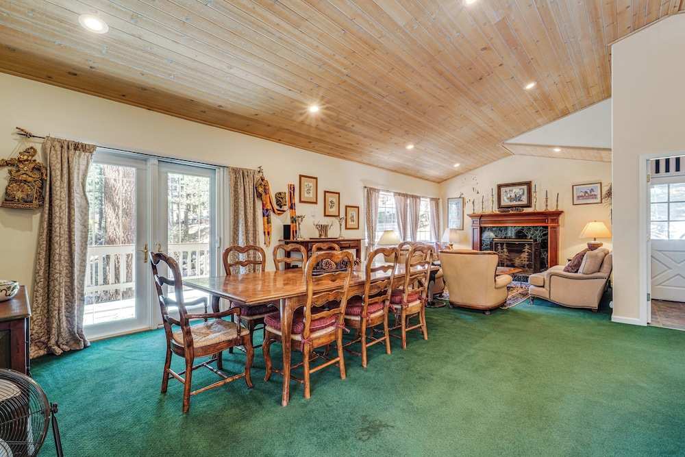 1 Mi to Lift! Olympic Valley Chalet w/ Hot Tub