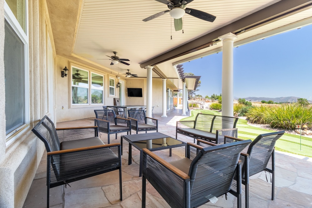 Bear Bridge by Avantstay Hilltop Haven in Temecula w Views Putting Green Hot Tub