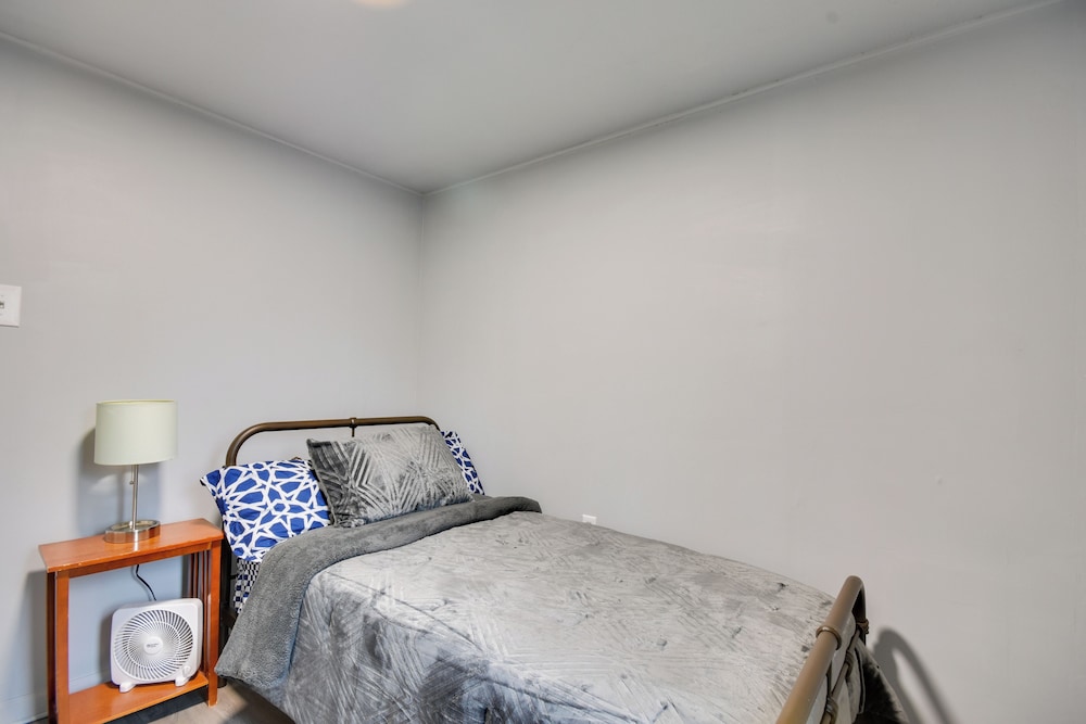 2 Mi to Historic District: Cozy Home in Quincy!