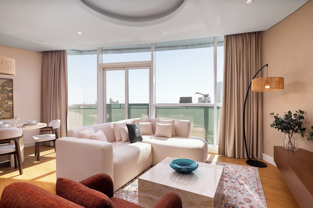 Maison Privee - Dazzling Downtown Retreat w/ Panoramic City Views