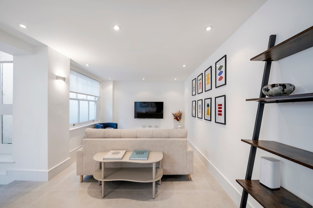 The Urban Minimalist- Notting Hill 2 Bed
