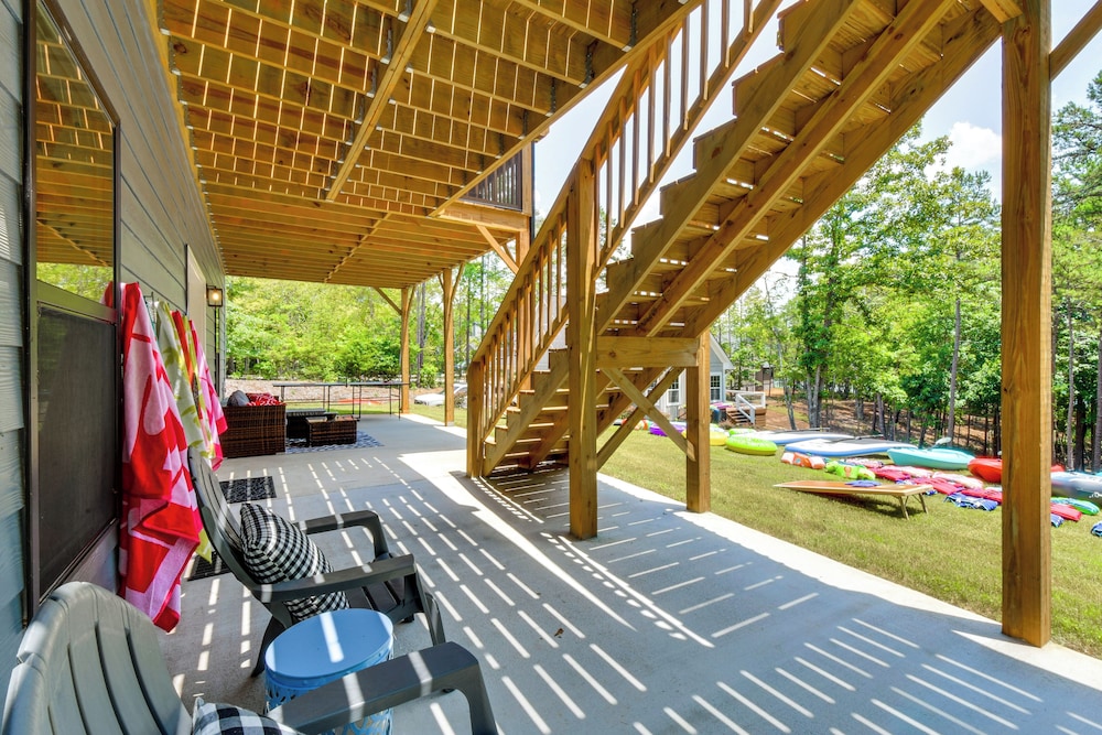 Boat Dock + Lake Hartwell Access: Family Getaway!