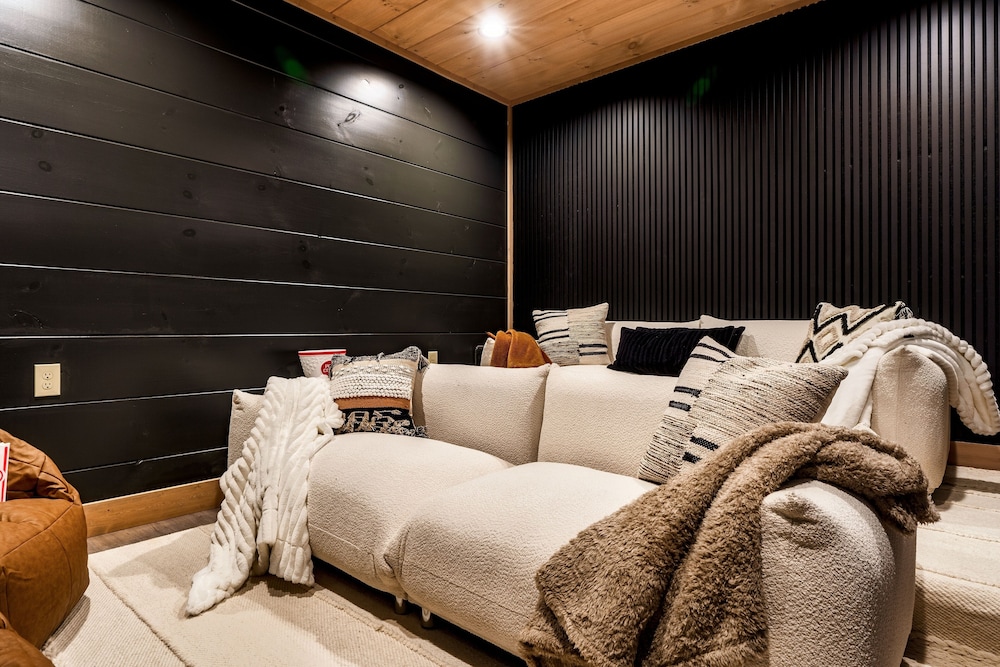 The Luxe 4 Bedroom Cabin