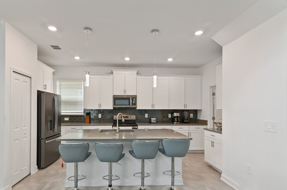 1183kbs-the Retreat At Championsgate 5 Bedroom Home by RedAwning view 5
