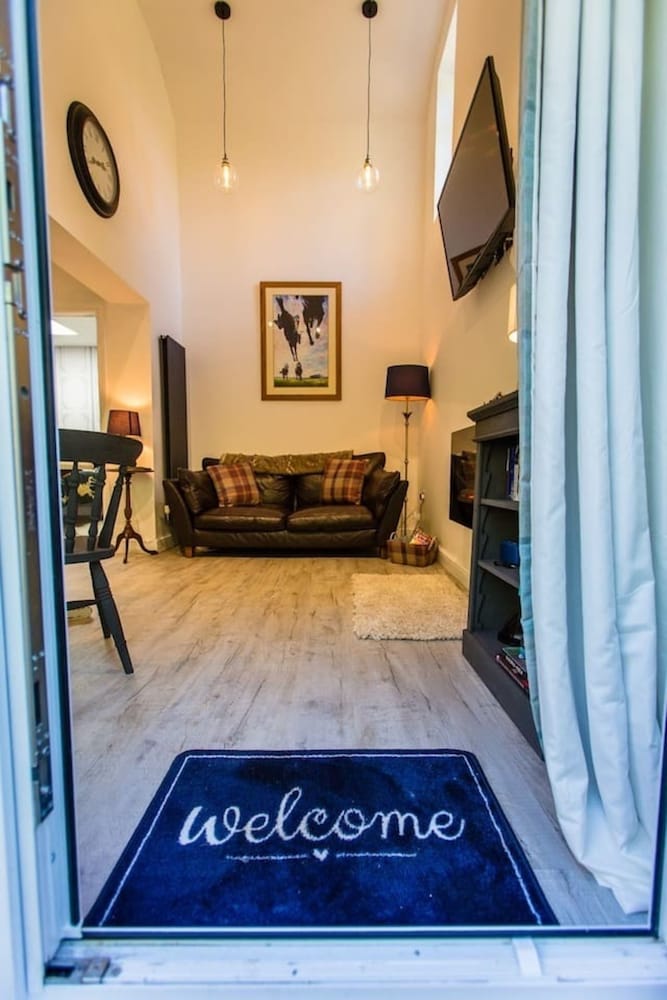 Oakley Country Retreat-1 Bed-garden-free Parking view 3