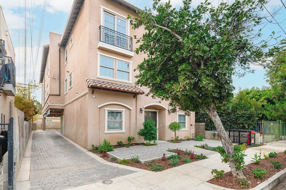 Not Affected by the Fire/modern 5BR Home With Full Amenities & Parking #2