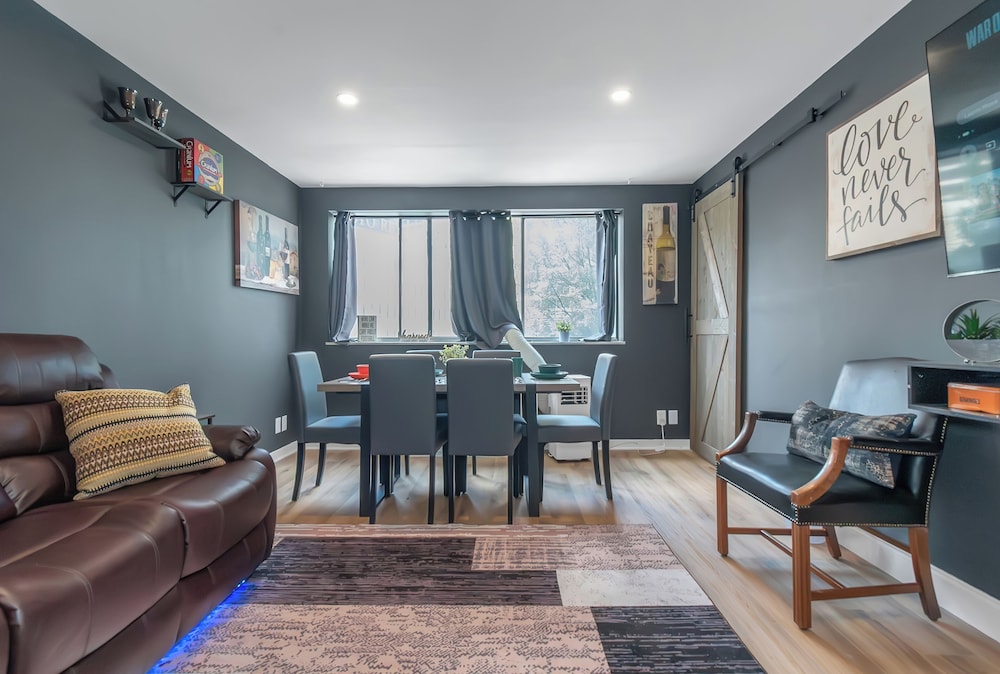 Lux 2BR Condo w/ King Beds DTWN
