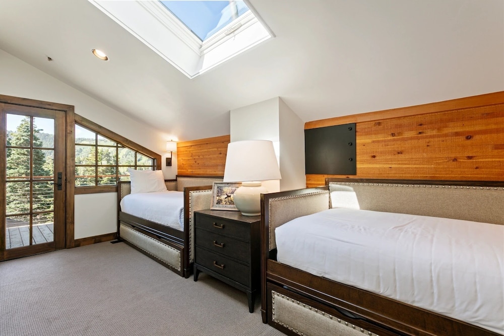 Stag Lodge at Deer Valley Resort - Four Bedroom Residence with Loft and Spa #29 4 Condo