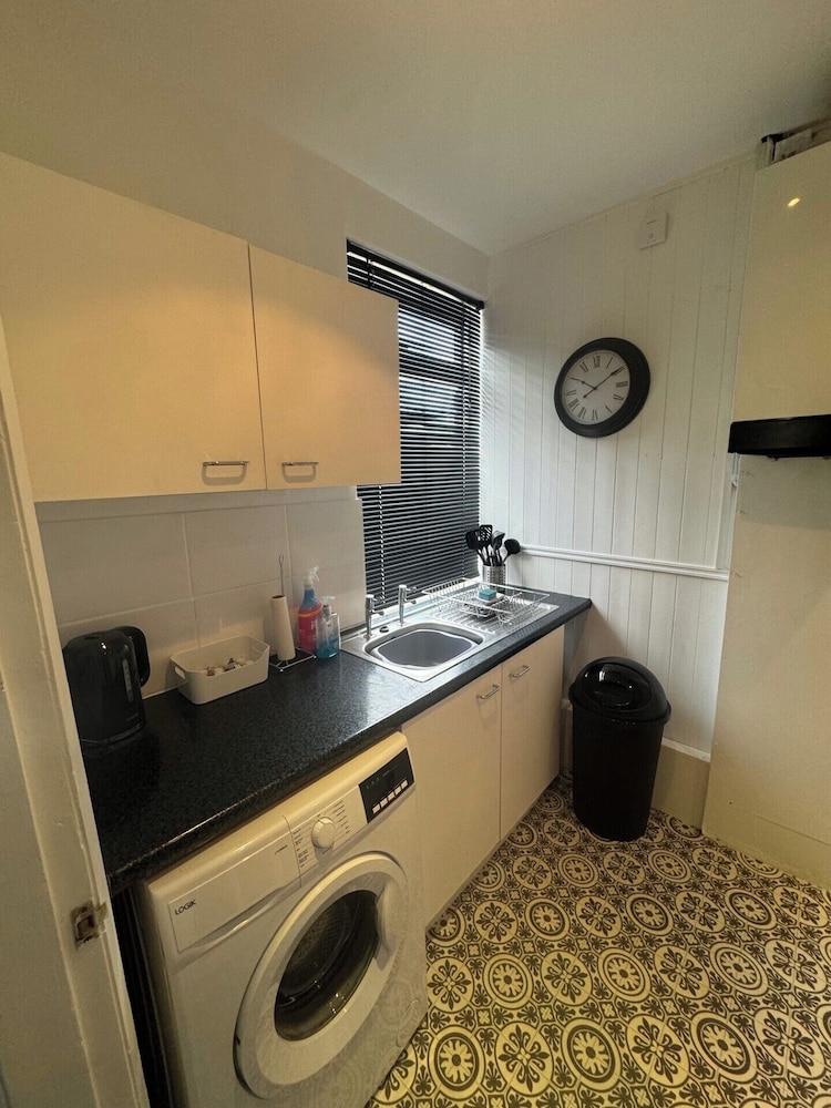 Simonside Apartment - Sleeps 6 -parking