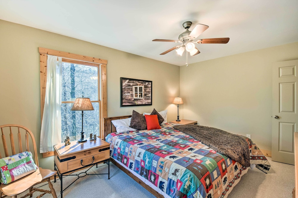 Dahlonega Cabin w/ Hot Tub, 4 Mi to Downtown! view 5