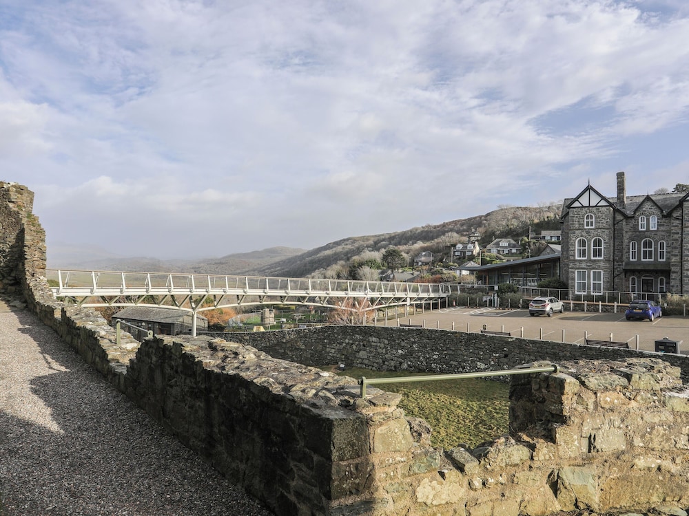 Harlech Apartments - Matholwch