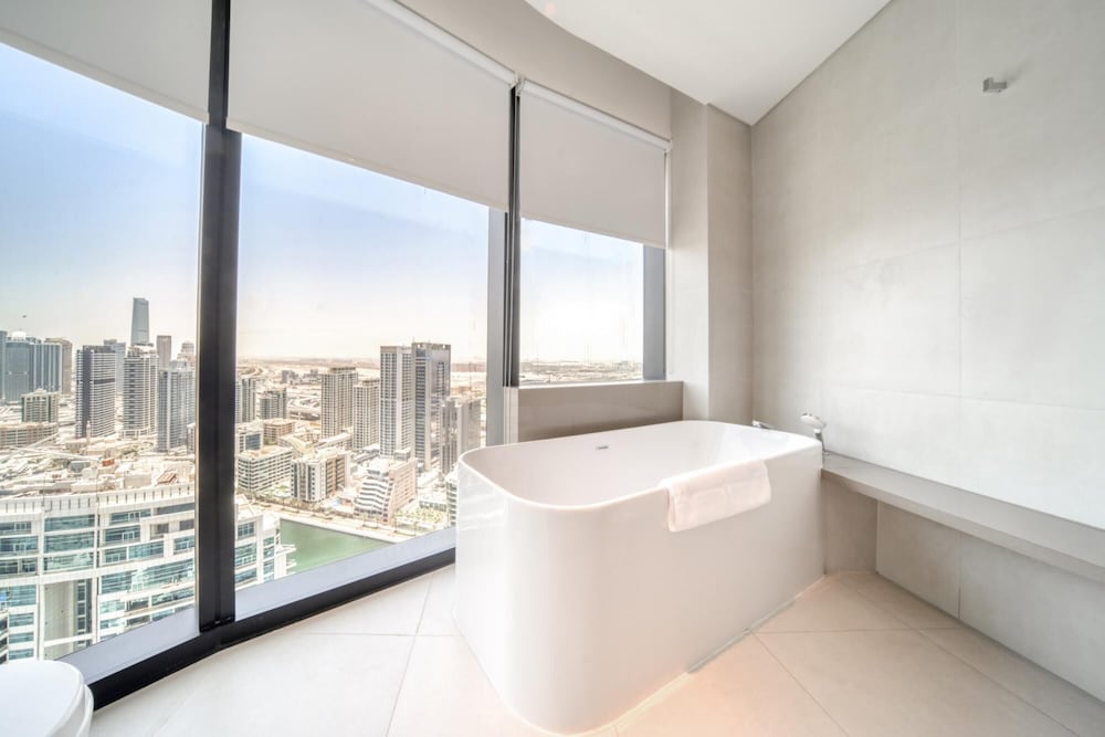 Serene Beachfront Ain Dubai View at Address JBR