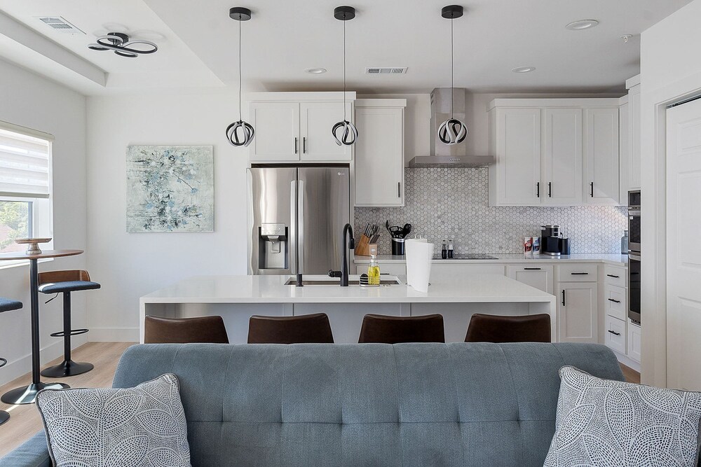 Modern Townhome Rooftop Backyard Garage 2