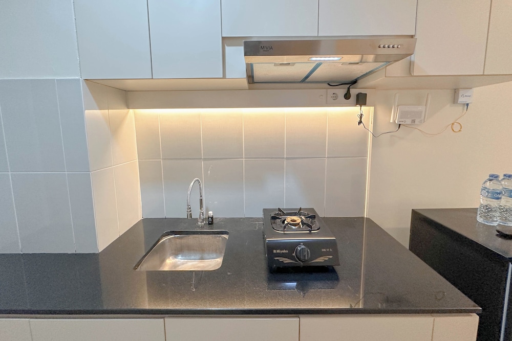 Pleasant And Good Location Studio At Bale Hinggil Apartment