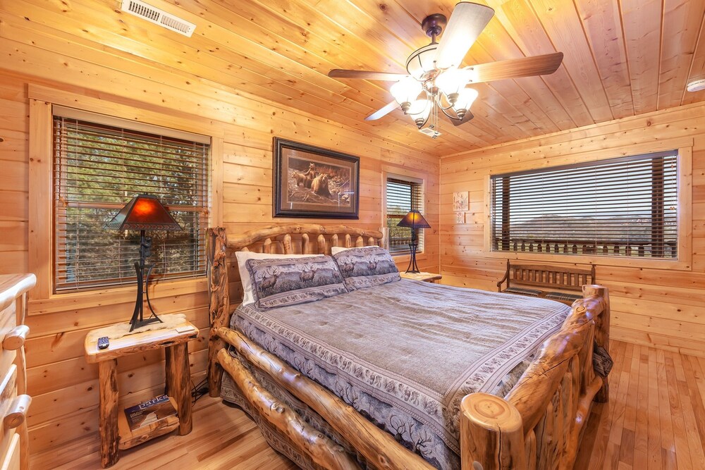 Heavenly Vista At Crown Point 4 Bedroom Cabin by RedAwning view 4