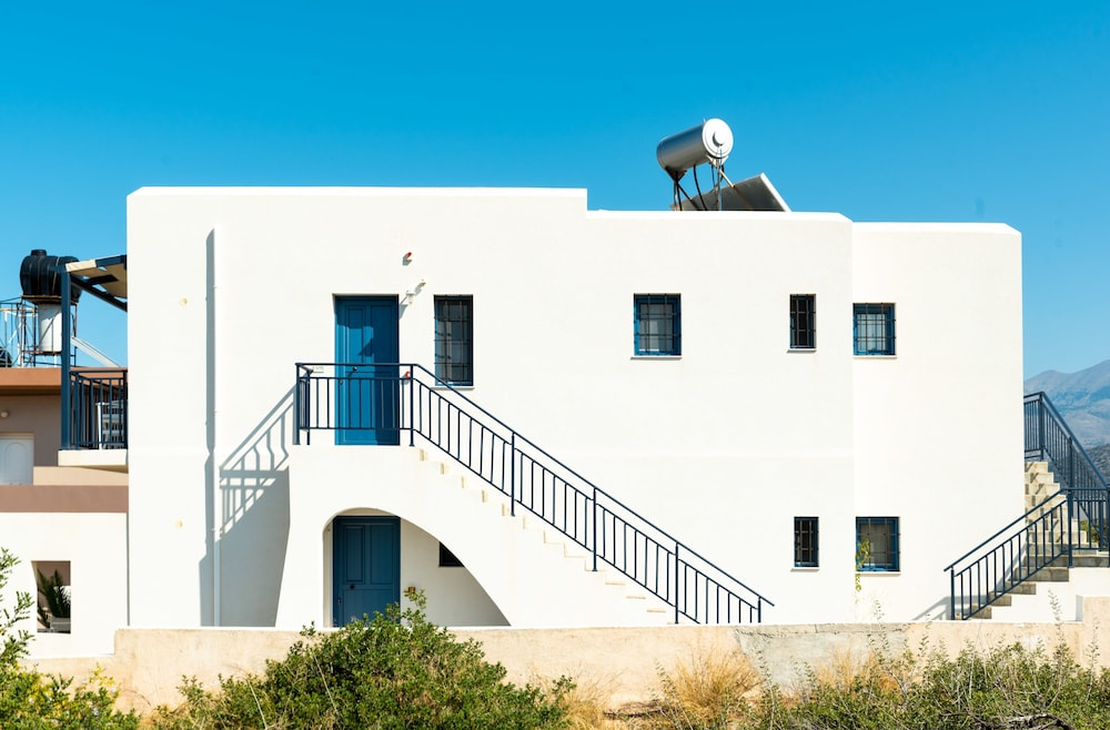 Okirroi Villas