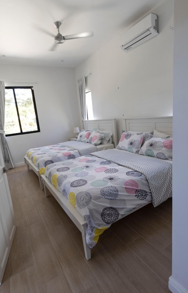 Playa Potrero 4 BR Home Pool Centrally Located - Casa Oasis Surfside