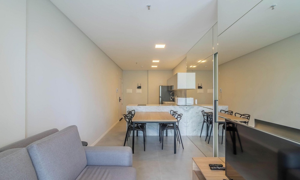 Your Exclusive Stay Just Steps From the sea in Meia Praia - FFS II