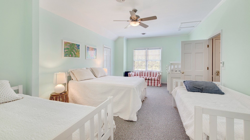 Relax And Be Tranquil By The Sea 5 Bedroom Home by Peace Vacations view 5