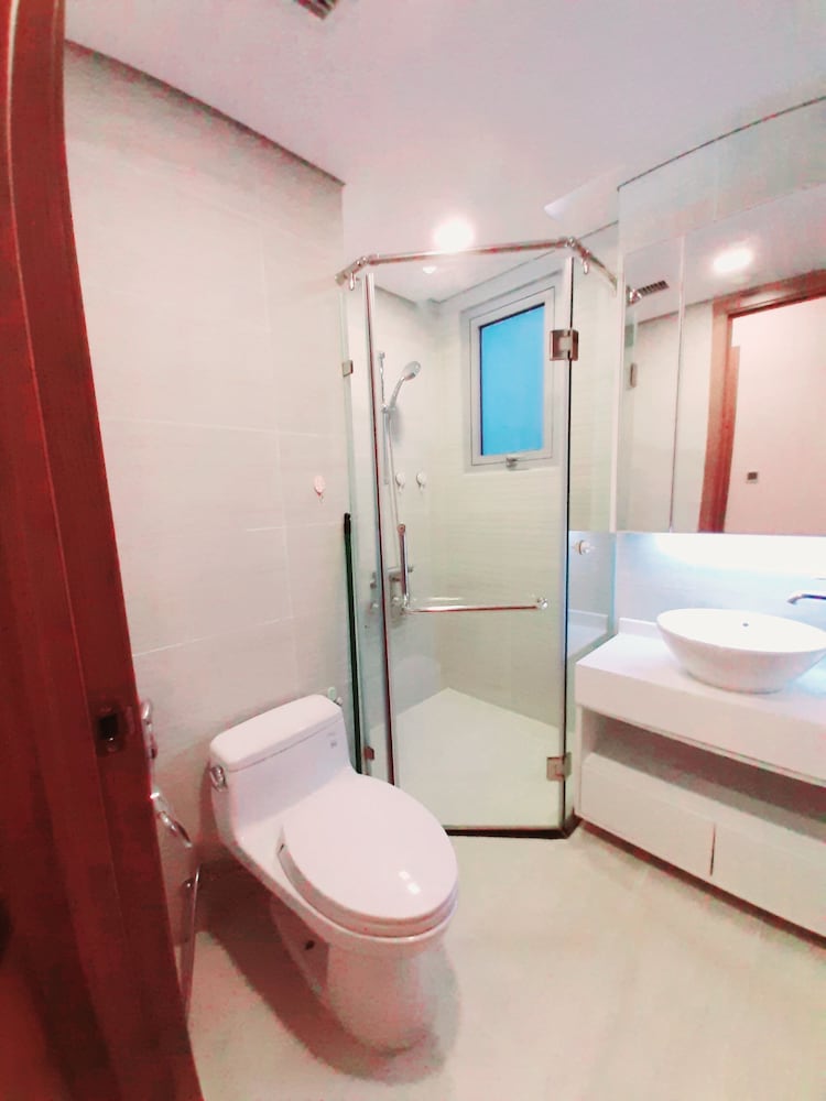 Spacious Modern 4-bed 140sqm Vinhomes Apartment