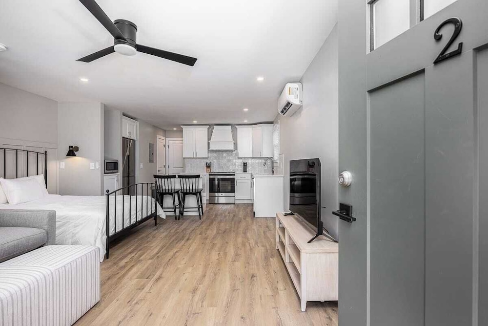 24-guest Retreat The Nomad: Studio x2, 1BR x4