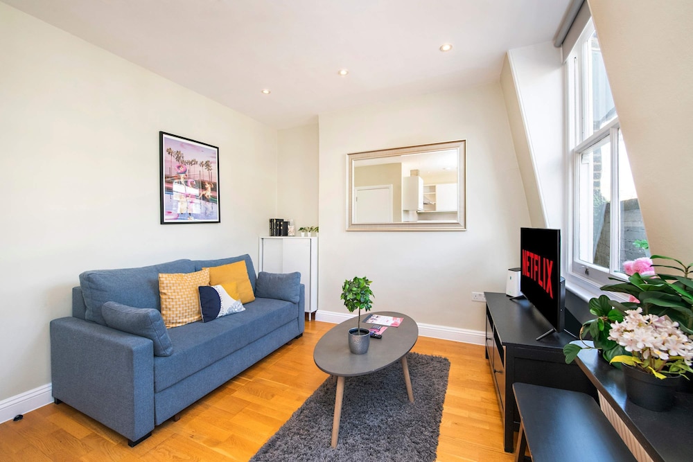 So Glamourous Pad - Fitzrovia - by Frankie Says