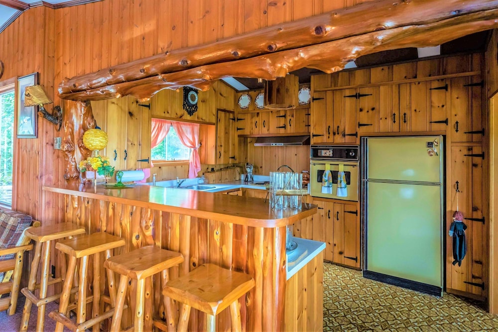 Retro Spacious Cottage - Somewhere in Time