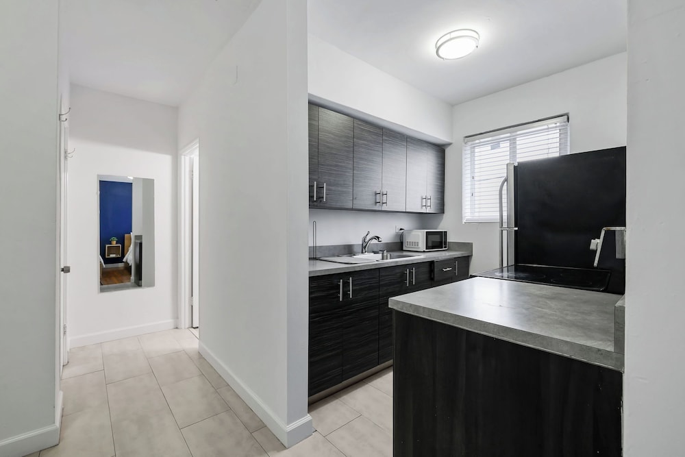 Harding Avenue Apartments by Andes STR