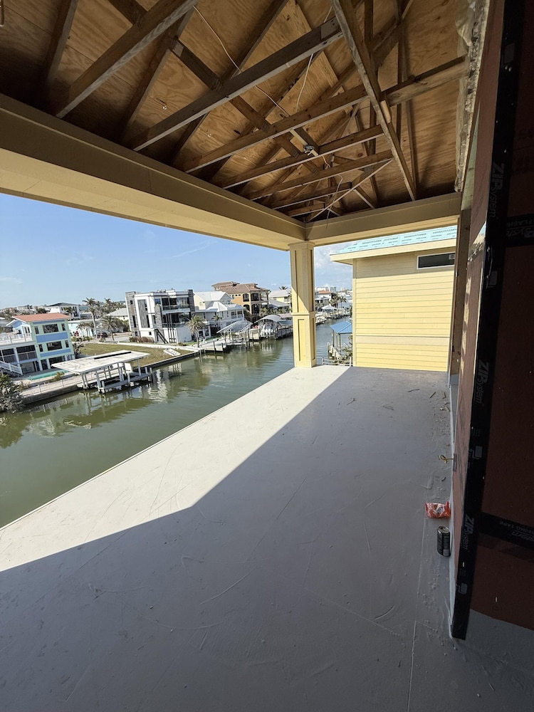 Gorgeous 6 Bedroom New Build 261 Carolina Ave: Heated Pool 6 Home