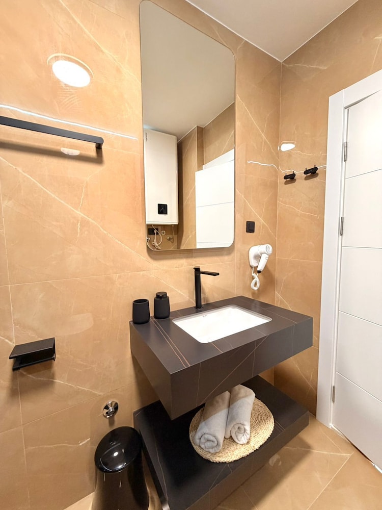 Lunamare Apartments