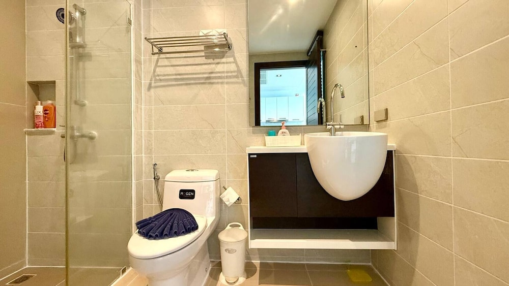 Emerald 307 - Studio With Balcony and Shared Pool