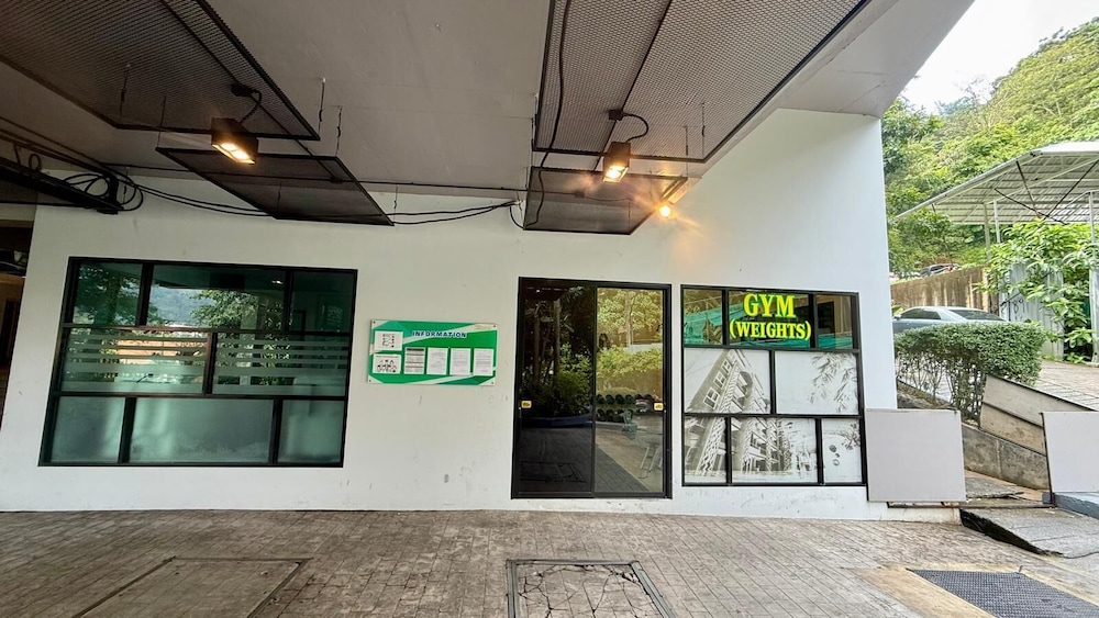 Emerald 215 - Studio With Balcony and Shared Pool