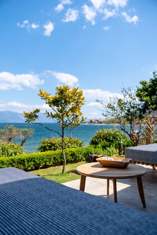 Lefkon Villa With Pool by the Sea - N Peloponnese