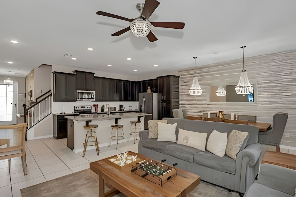 Luxury 5-bed Home With Private Splash Pool