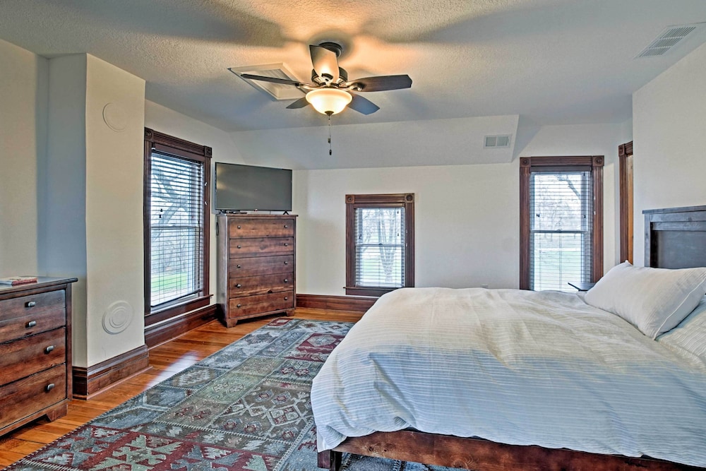Lawrence Area Vacation Rental 15 Mi to Topeka! view 5