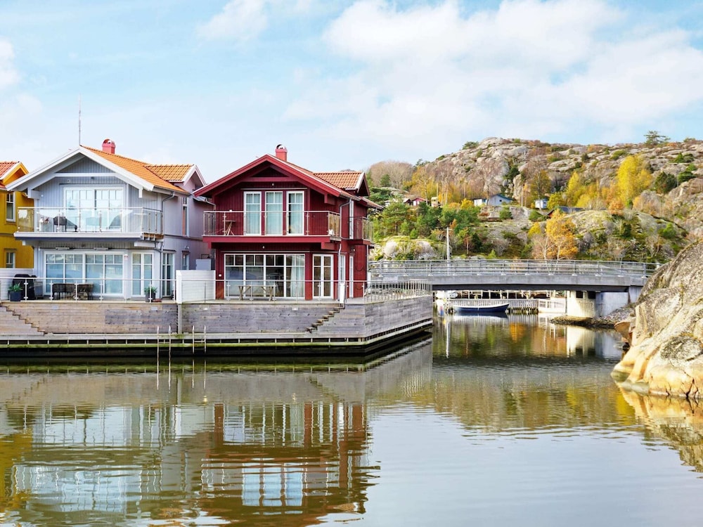 4 Star Holiday Home in Hamburgsund view 3
