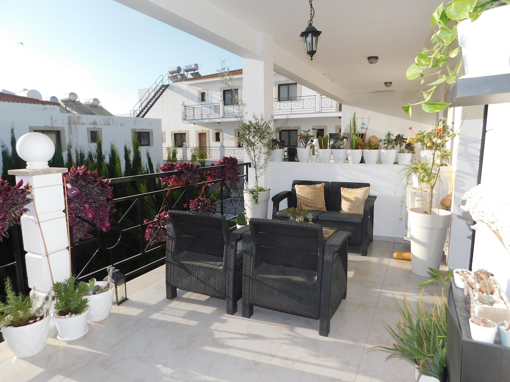 Paramount Gardens Resorts C202