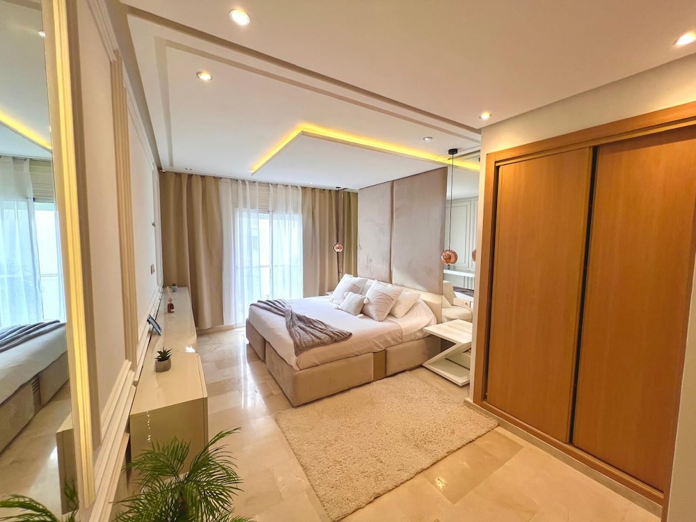 3 bedrooms apartment in secure Résidence