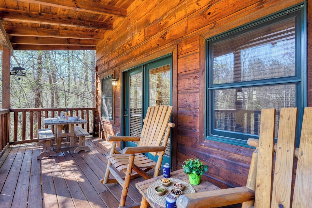 Hottub, Game Room, Forest Views, Near Gatlinburg Four Bears Lodge by Avantstay