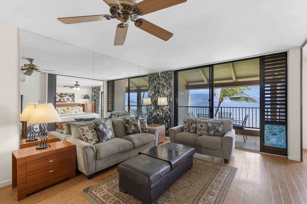 Lauloa 410 - Top Floor, Oceanfront Lanai, Molokini & Halaeakala Views, Split A/C