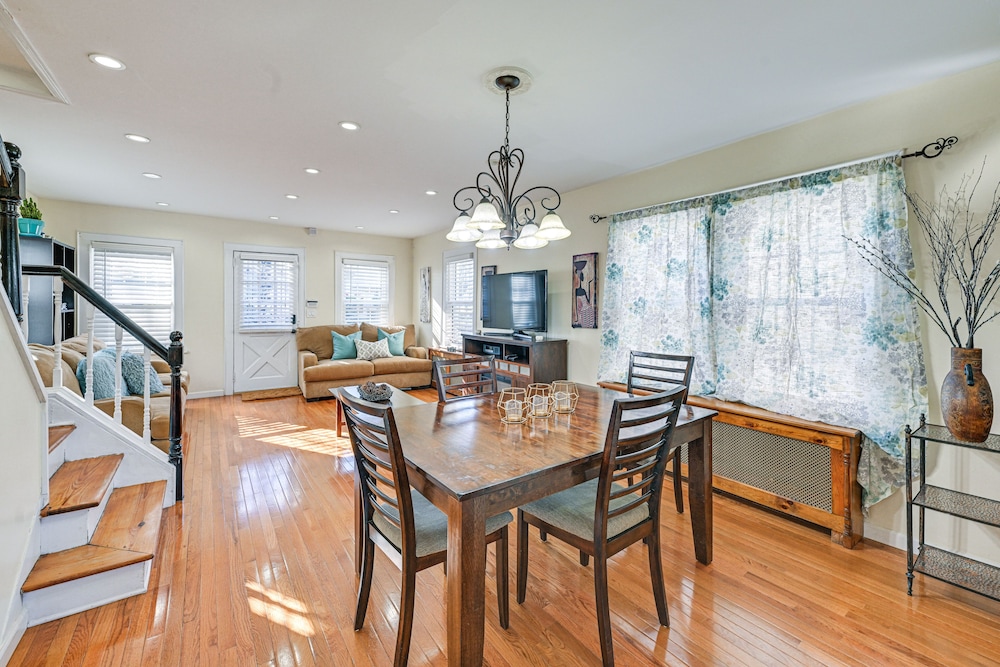 Charming Valley Stream Home: 24 Mi to Central Park view 5