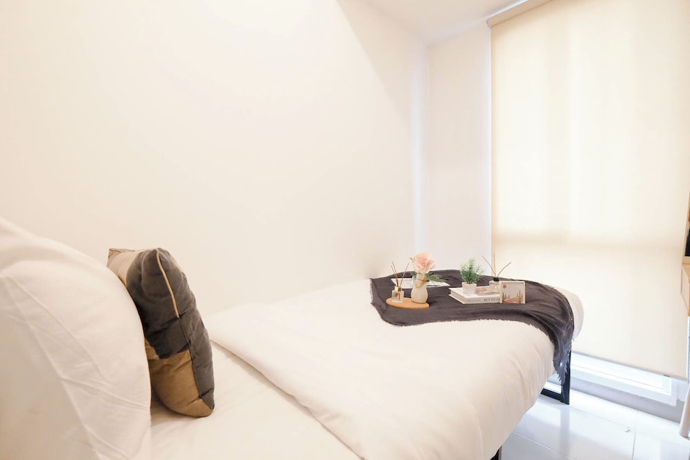 Basic 2Br Apartment Near Tokyo Hub At Tokyo Riverside Pik 2