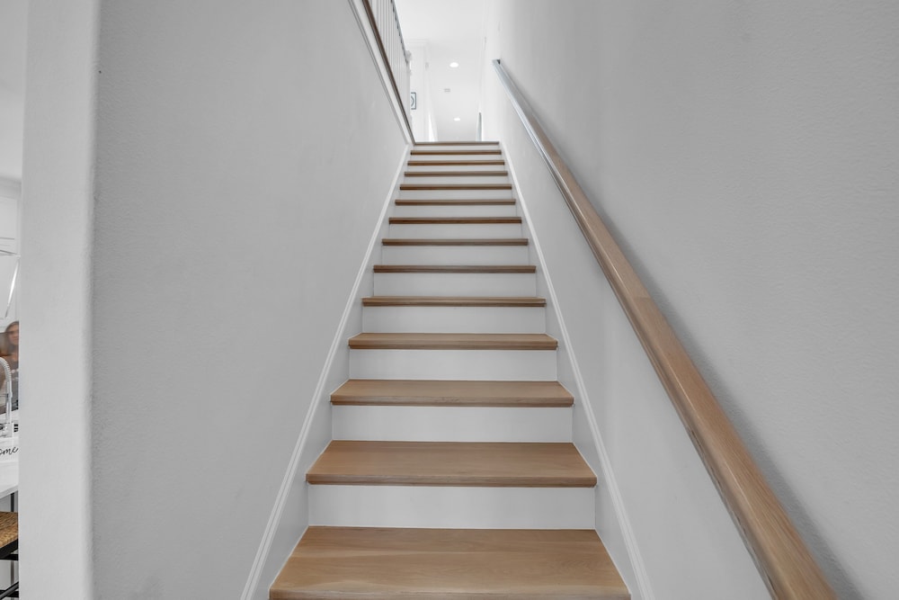 Modern 3br In Bishop Arts Walk To Shops & Dining 3 Bedroom Duplex
