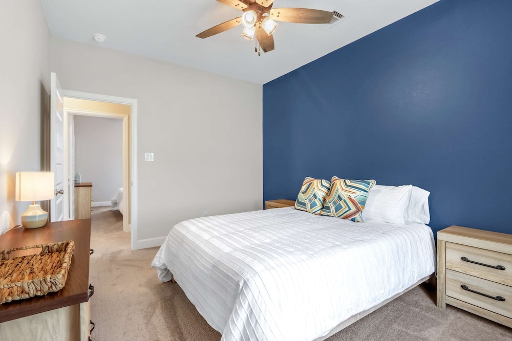 Dakota Cottage - Stay for 10