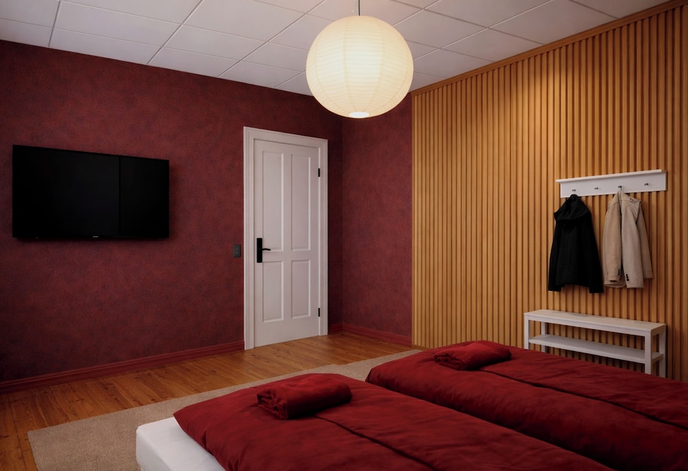 Crimson Autumn Suites JP