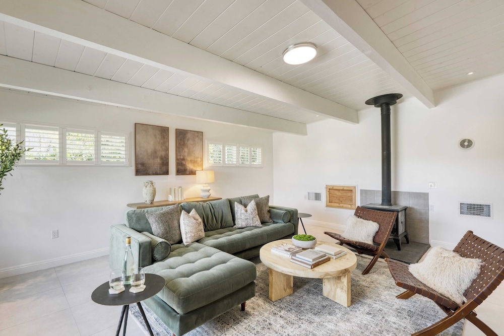 Modern Sonoma Stay w/ Spacious Deck, Views & Prime Location Bennett