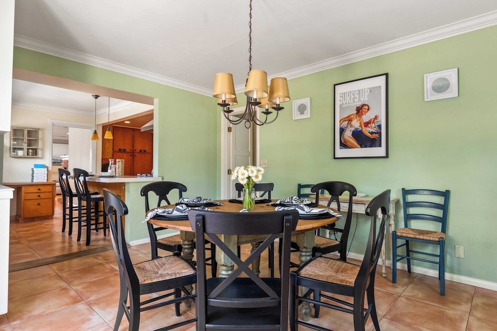 Point Loma Home w/ Putting Green, Firepit + Game Room & Beach Access Zola Street by Avantstay
