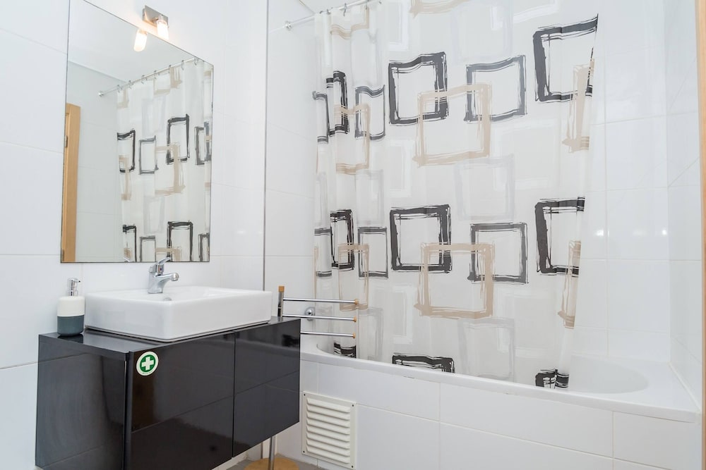 04 in Portim o With 1 Bedrooms and 1 Bathrooms