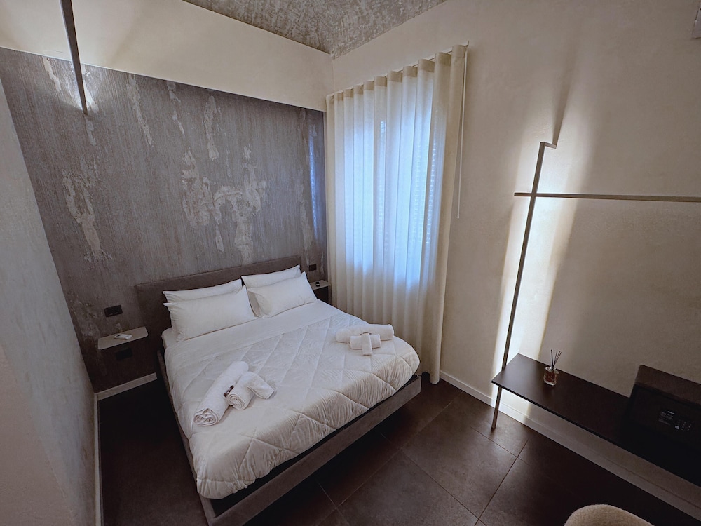 Corona Suite